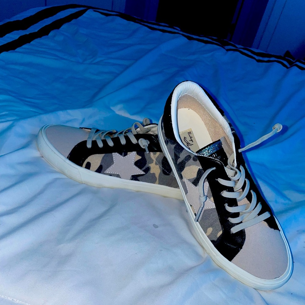 BRAND NEW!! Vintage Havana Camo Sneakers